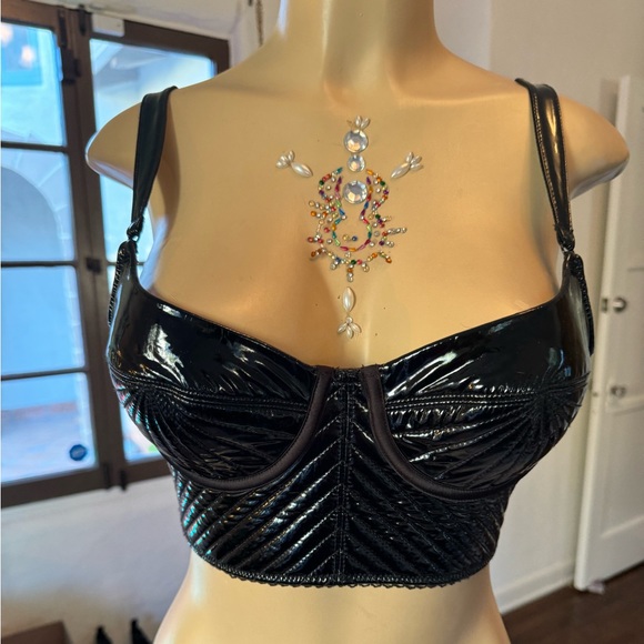 House of CB black shiny textured quilted corset cropped top size M - Picture 9 of 9